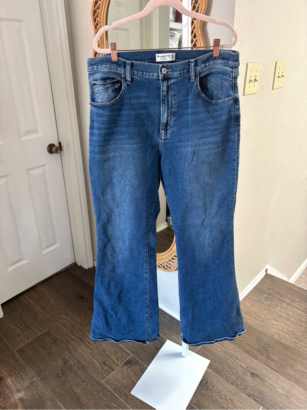 Abercrombie & Fitch / Ultra High Rise Flare Jeans